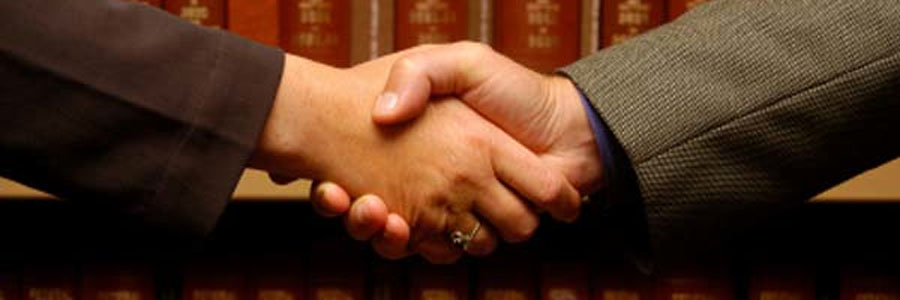 image of Illinois lawyer speaking with client